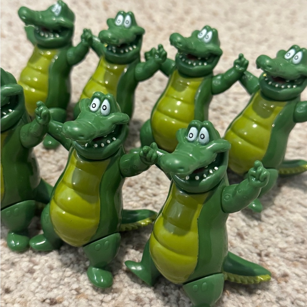 8 Green Crocodile Figurines from Rainforest Cafe